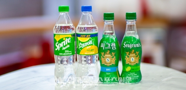기존 초록색 페트병에서 투명 페트병으로 바뀐 스프라이트와 씨그램 제품 / 출처: 한국코카콜라