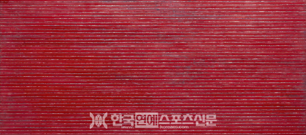 90° or 180°red, 2020, Mother-of-pearl, Ottchil on wood panel, 180×80cm