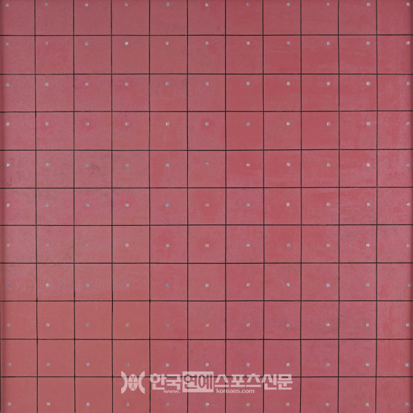Routine #13, 2024, Mother-of-pearl, Hemp cloth and Ottchil on wood panel, 91×91cm